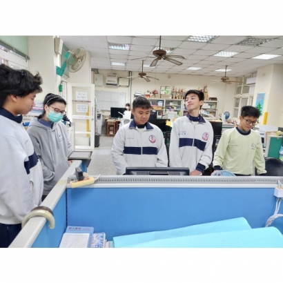 LINE_ALBUM_Anna課外時間各組指導_250109_2.jpg