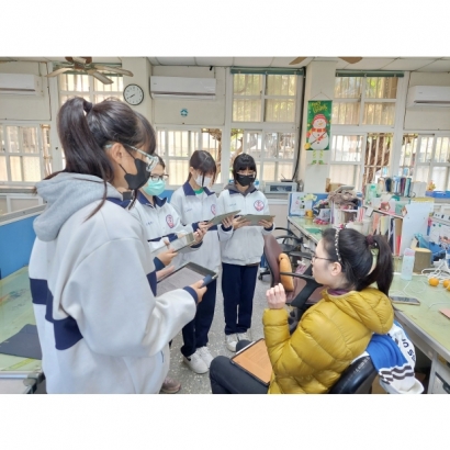 LINE_ALBUM_Anna課外時間各組指導_250109_4.jpg