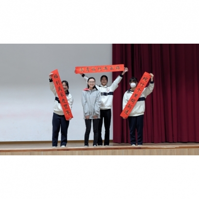 學生贈送Anna春聯